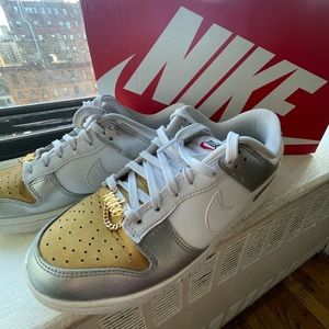 ++SOLD+++Nike Dunk low gold & silver details 2022 released